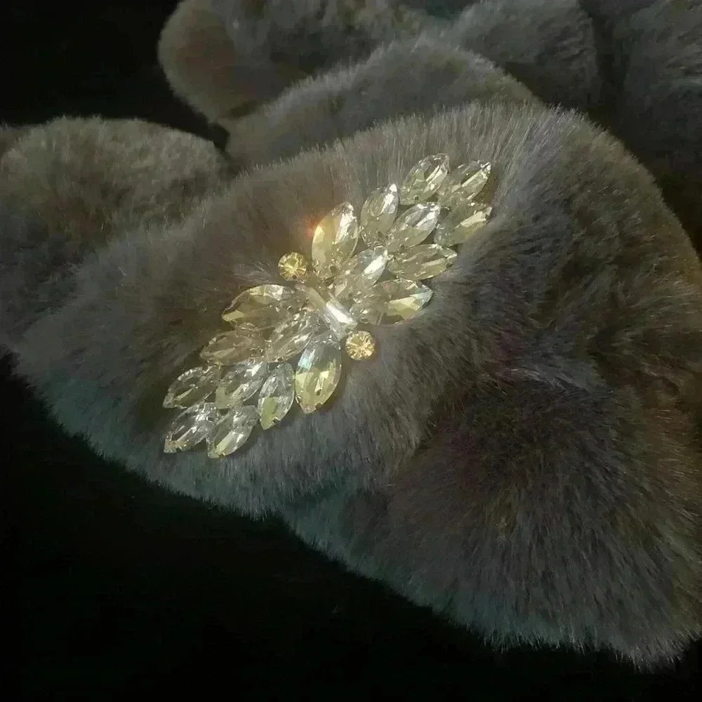 💎💎Express NEW faux fur slippers size s💎💎 - Picture 2 of 4